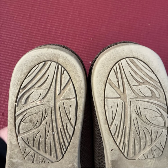 OluKai women's Dark Brown Slip-On Loafers 7.5 - Picture 5 of 9